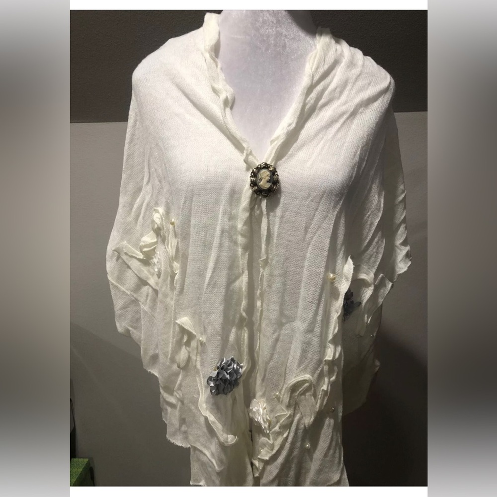 Beautiful Vintage Ivory Shawl With Pearls And Roses unique find